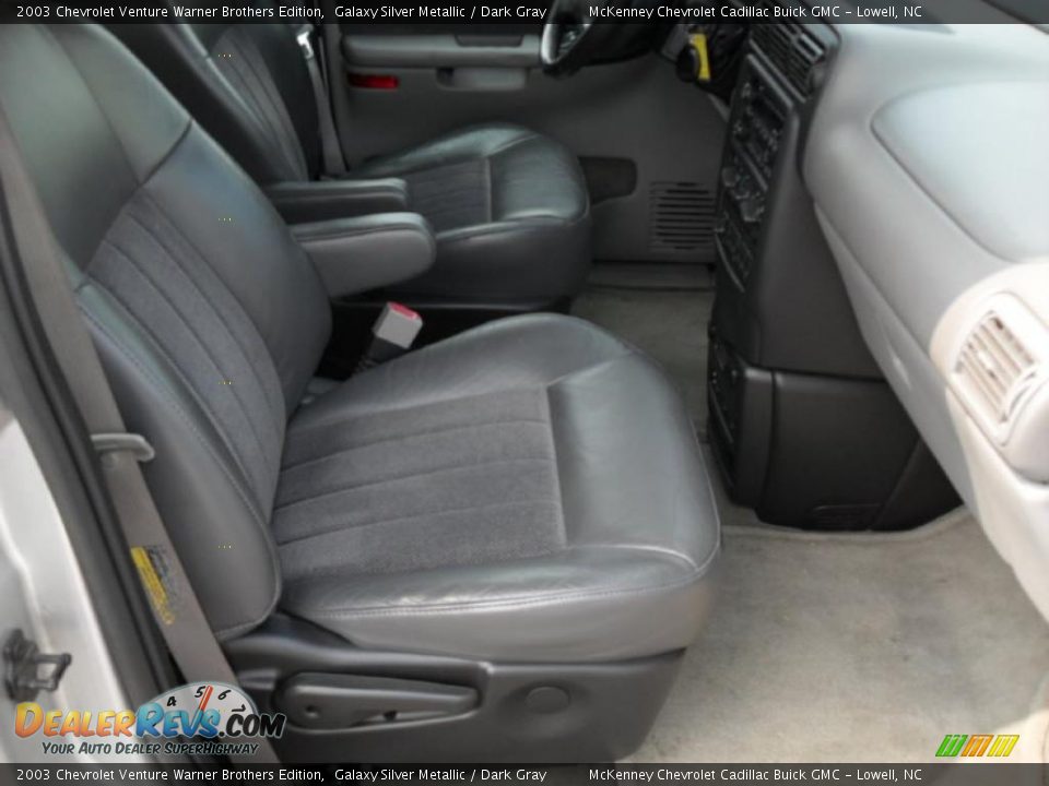 2003 Chevrolet Venture Warner Brothers Edition Galaxy Silver Metallic / Dark Gray Photo #20