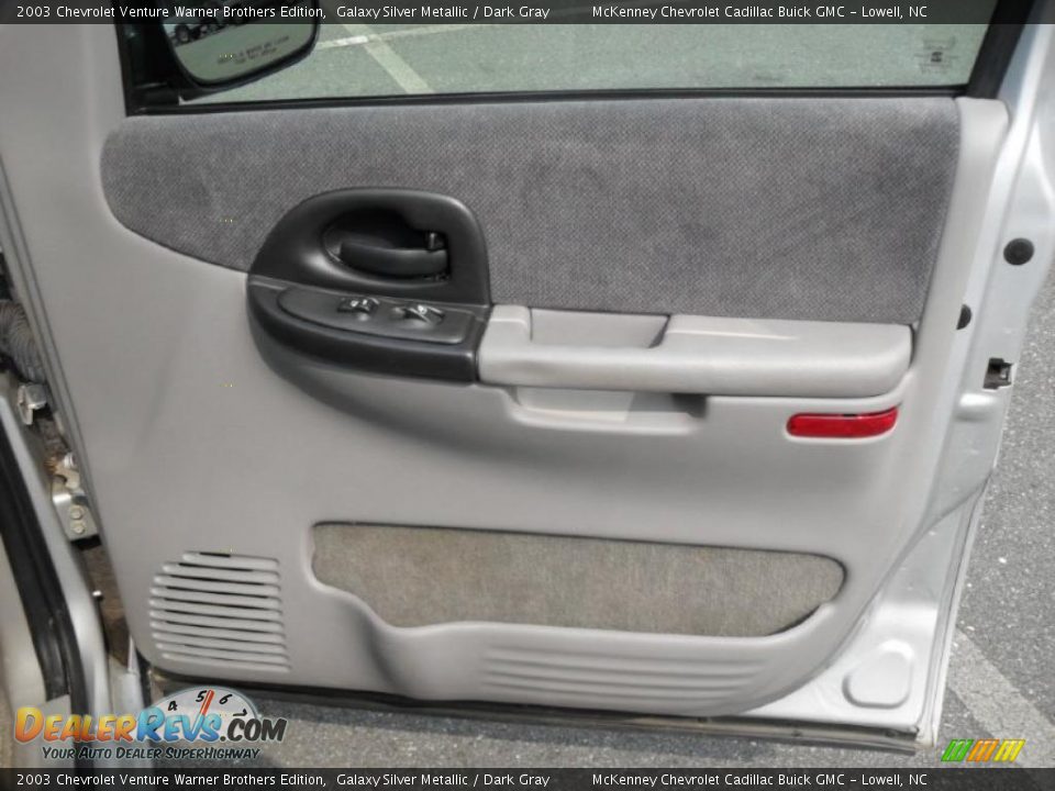 2003 Chevrolet Venture Warner Brothers Edition Galaxy Silver Metallic / Dark Gray Photo #21