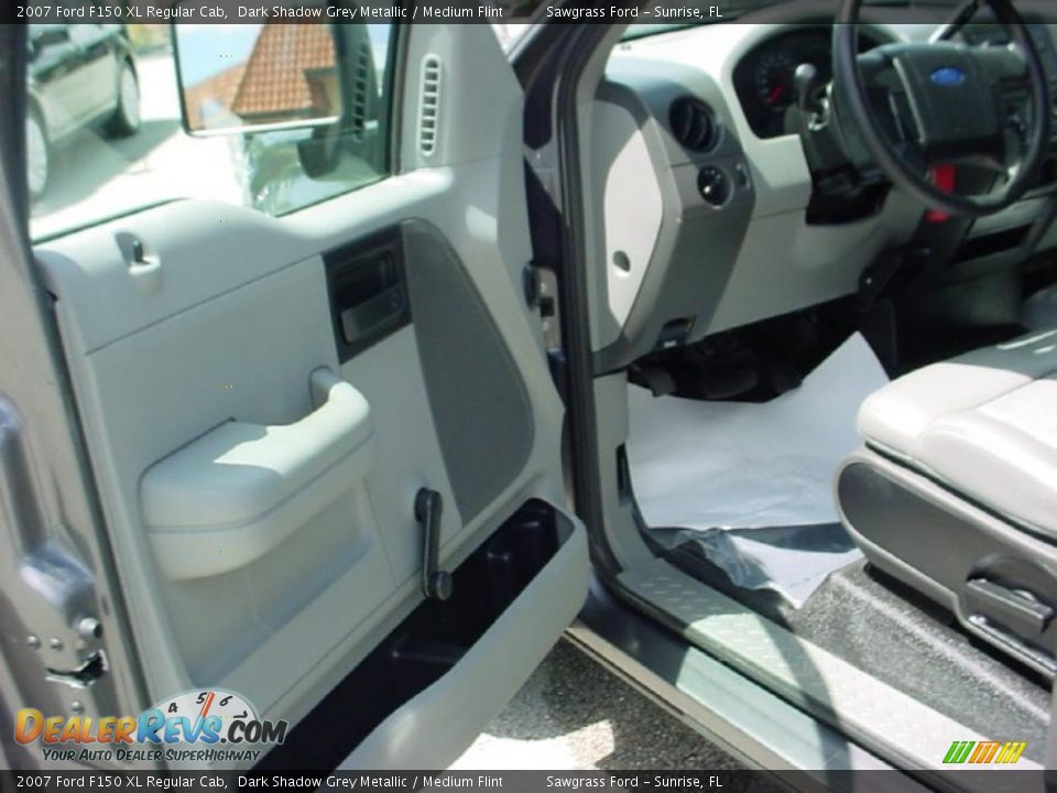 2007 Ford F150 XL Regular Cab Dark Shadow Grey Metallic / Medium Flint Photo #17