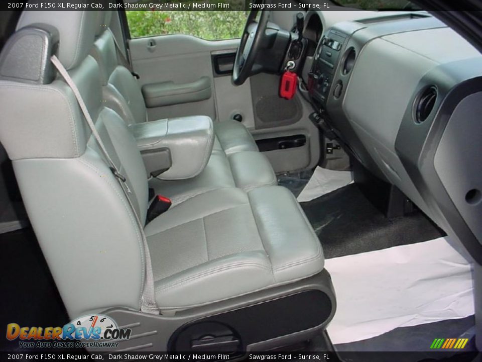 2007 Ford F150 XL Regular Cab Dark Shadow Grey Metallic / Medium Flint Photo #20