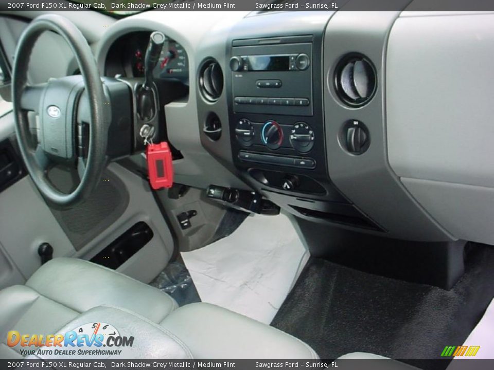 2007 Ford F150 XL Regular Cab Dark Shadow Grey Metallic / Medium Flint Photo #23