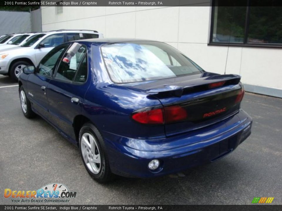2001 Pontiac Sunfire SE Sedan Indigo Blue / Graphite Photo #2