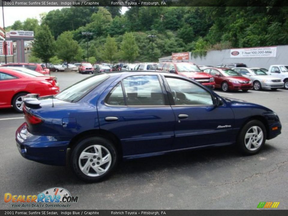 2001 Pontiac Sunfire SE Sedan Indigo Blue / Graphite Photo #5