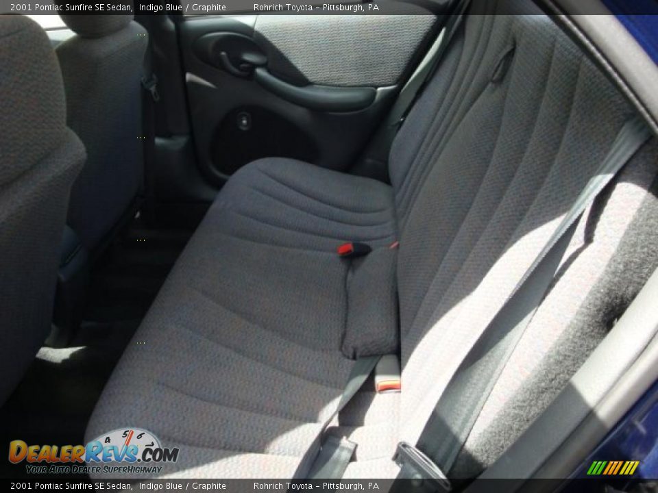 2001 Pontiac Sunfire SE Sedan Indigo Blue / Graphite Photo #8