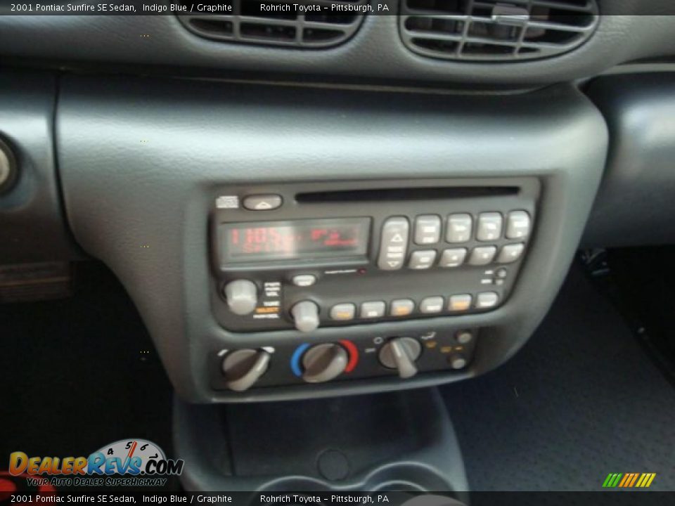 2001 Pontiac Sunfire SE Sedan Indigo Blue / Graphite Photo #9