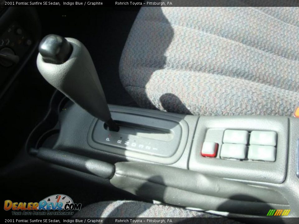 2001 Pontiac Sunfire SE Sedan Indigo Blue / Graphite Photo #17