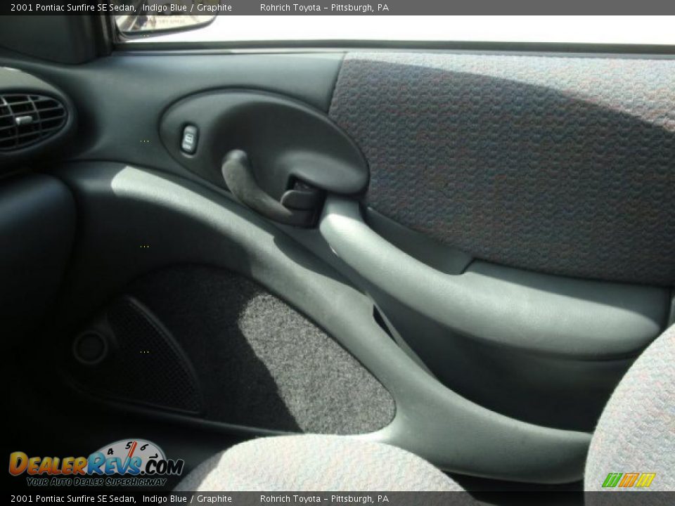 2001 Pontiac Sunfire SE Sedan Indigo Blue / Graphite Photo #18