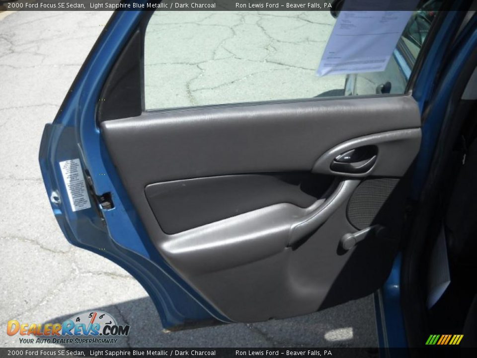 2000 Ford Focus SE Sedan Light Sapphire Blue Metallic / Dark Charcoal Photo #10