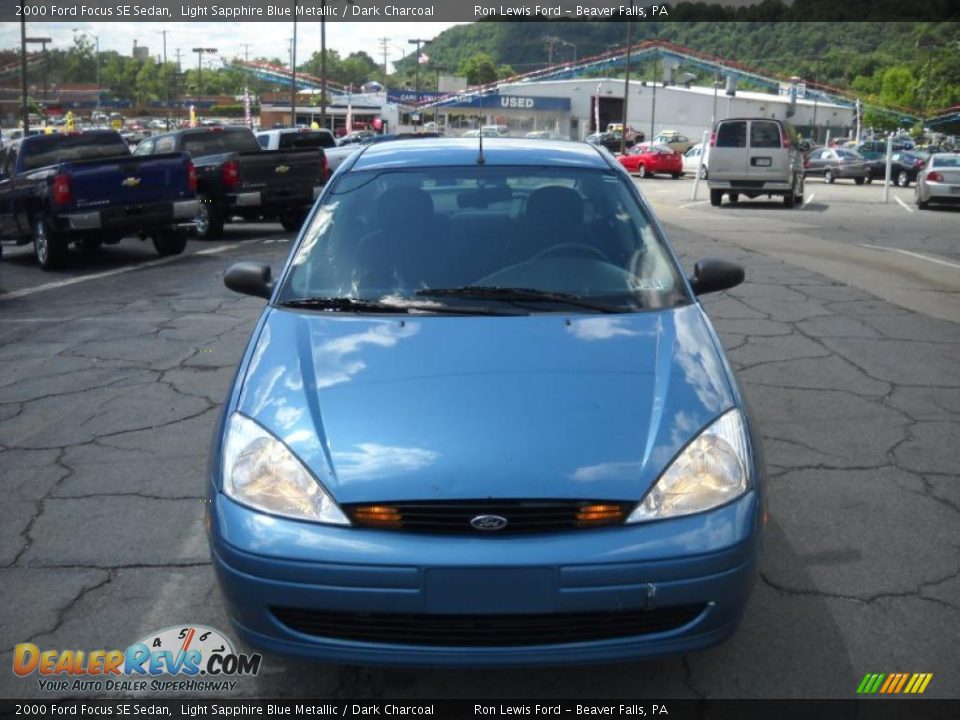 2000 Ford Focus SE Sedan Light Sapphire Blue Metallic / Dark Charcoal Photo #17