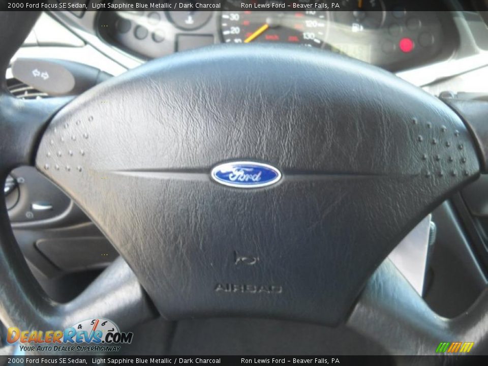 2000 Ford Focus SE Sedan Light Sapphire Blue Metallic / Dark Charcoal Photo #24