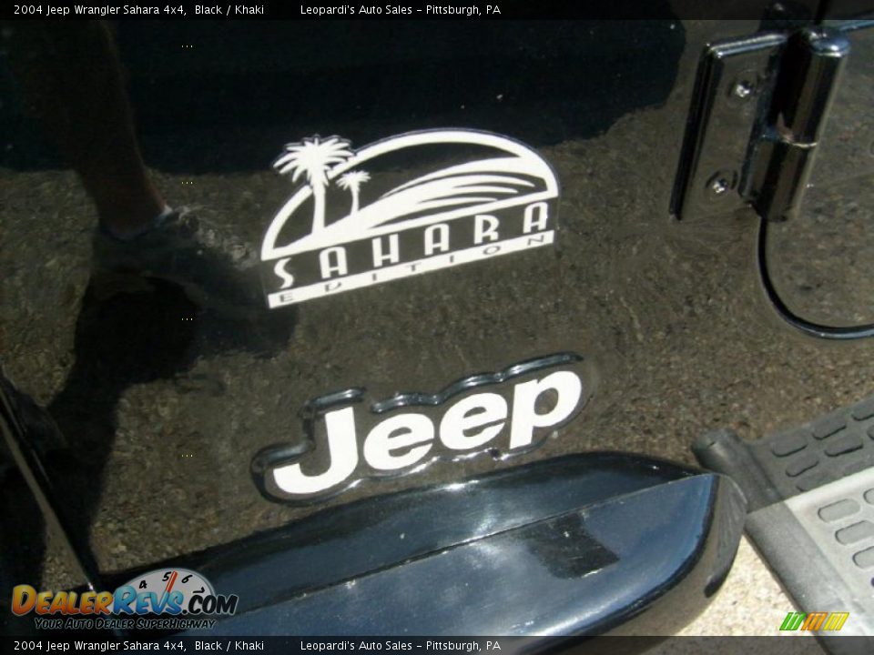 2004 Jeep Wrangler Sahara 4x4 Black / Khaki Photo #10
