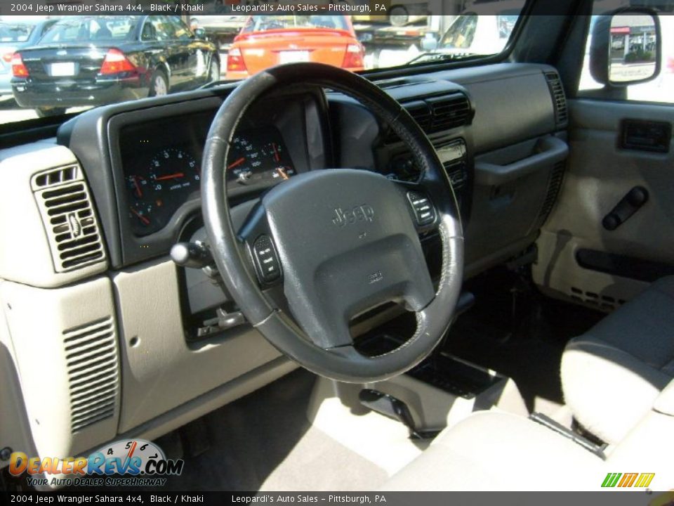 2004 Jeep Wrangler Sahara 4x4 Black / Khaki Photo #12