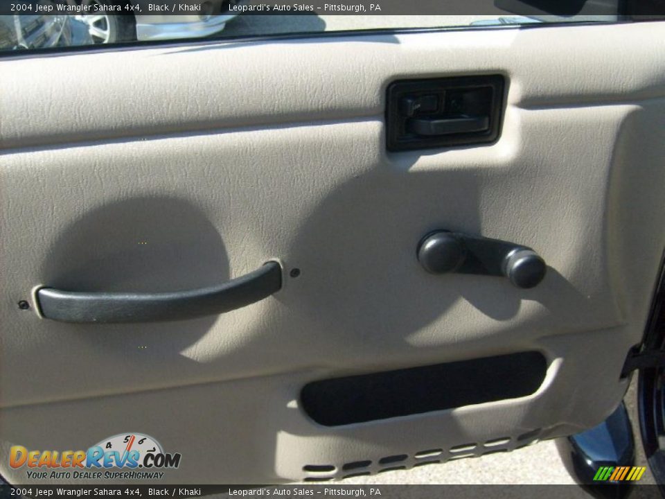 2004 Jeep Wrangler Sahara 4x4 Black / Khaki Photo #13