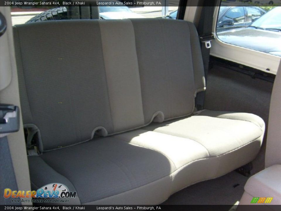 2004 Jeep Wrangler Sahara 4x4 Black / Khaki Photo #17