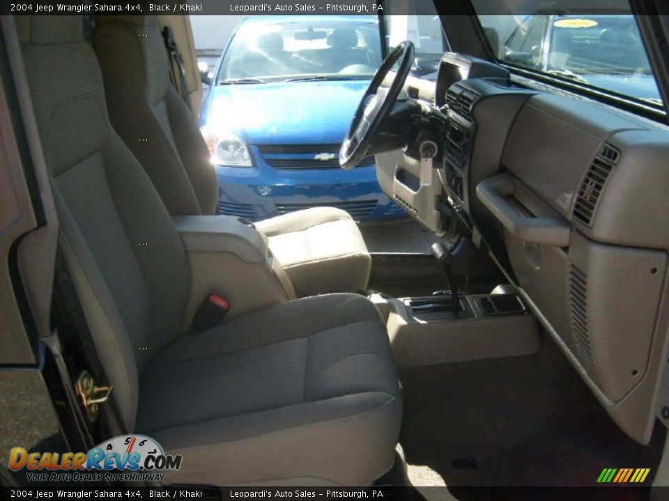 2004 Jeep Wrangler Sahara 4x4 Black / Khaki Photo #19