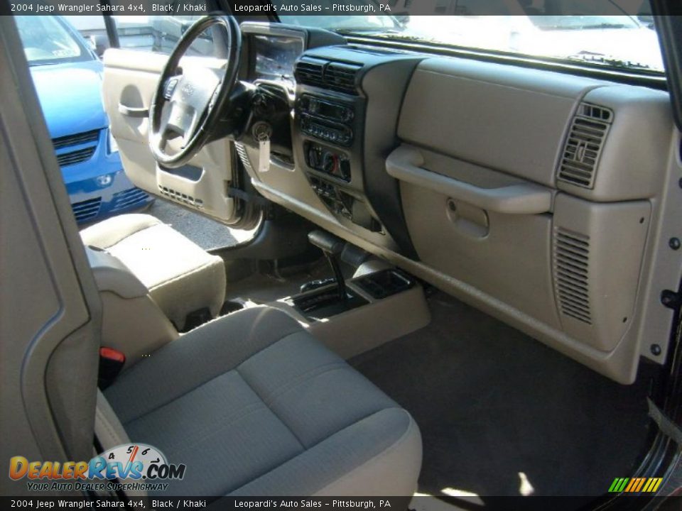 2004 Jeep Wrangler Sahara 4x4 Black / Khaki Photo #20