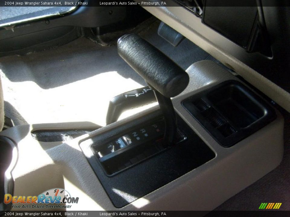 2004 Jeep Wrangler Sahara 4x4 Black / Khaki Photo #22