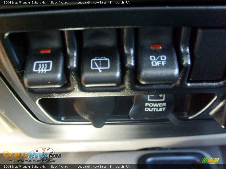 2004 Jeep Wrangler Sahara 4x4 Black / Khaki Photo #25