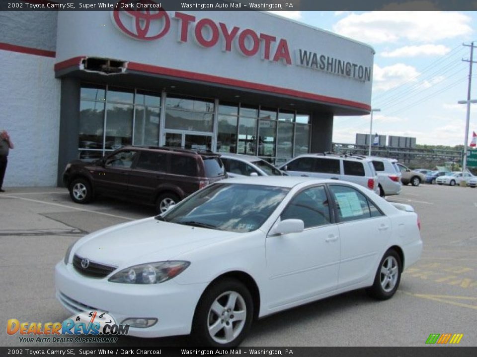 2002 Toyota Camry SE Super White / Dark Charcoal Photo #1