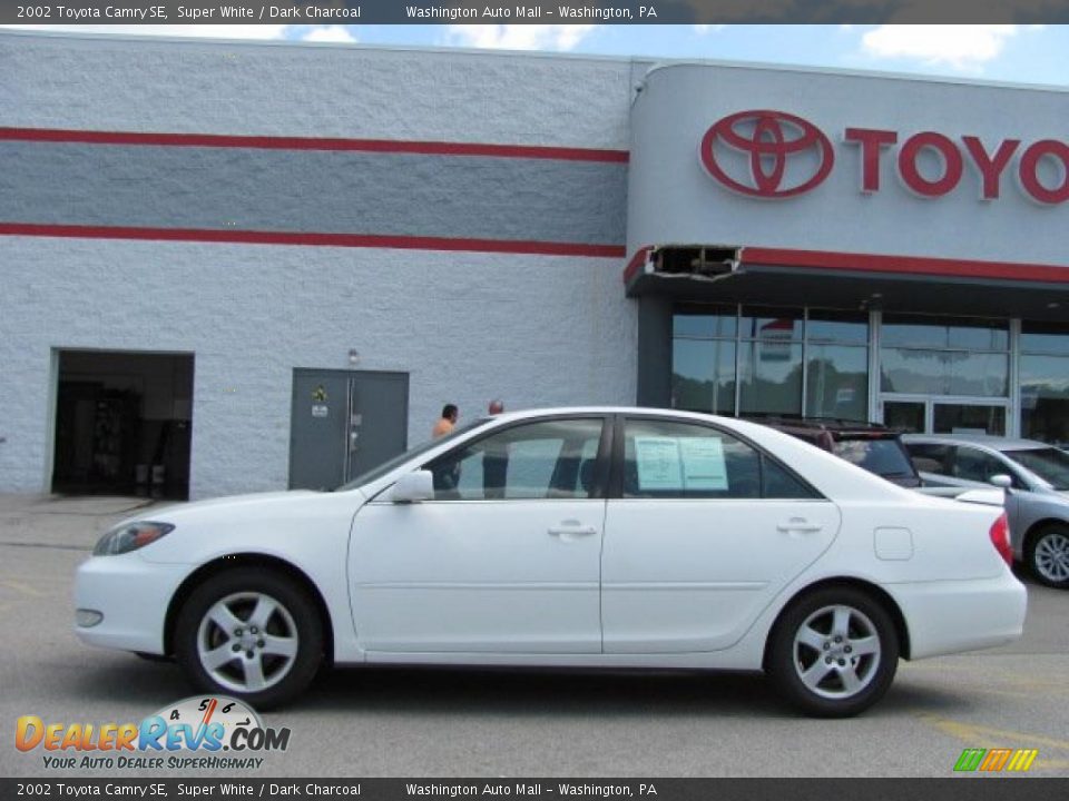 2002 Toyota Camry SE Super White / Dark Charcoal Photo #2