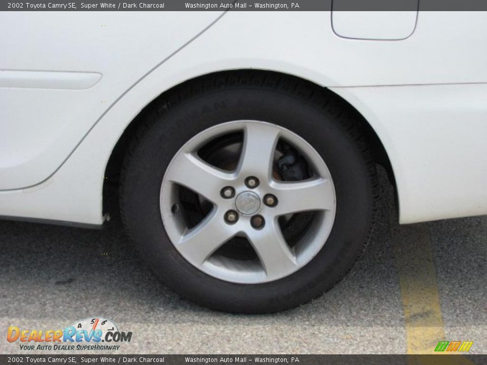 2002 Toyota Camry SE Super White / Dark Charcoal Photo #3