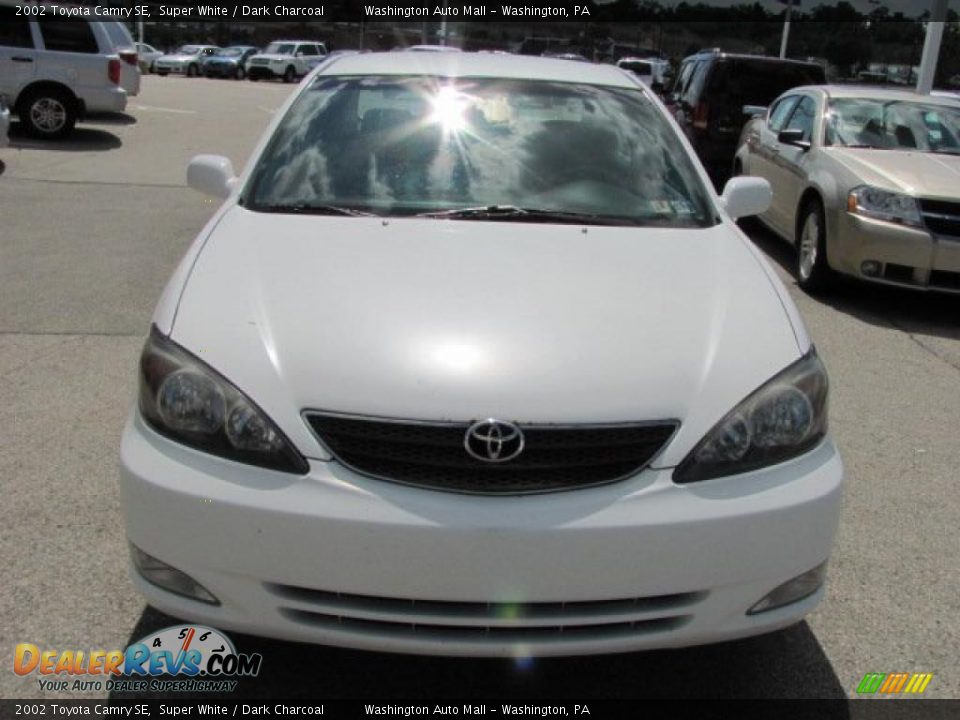 2002 Toyota Camry SE Super White / Dark Charcoal Photo #8