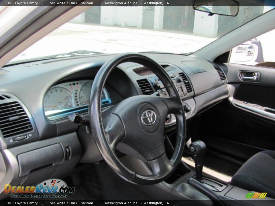 2002 Toyota Camry SE Super White / Dark Charcoal Photo #12