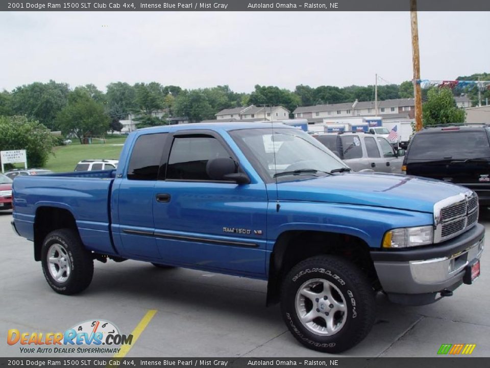 2001 Dodge Ram 1500 SLT Club Cab 4x4 Intense Blue Pearl / Mist Gray Photo #3