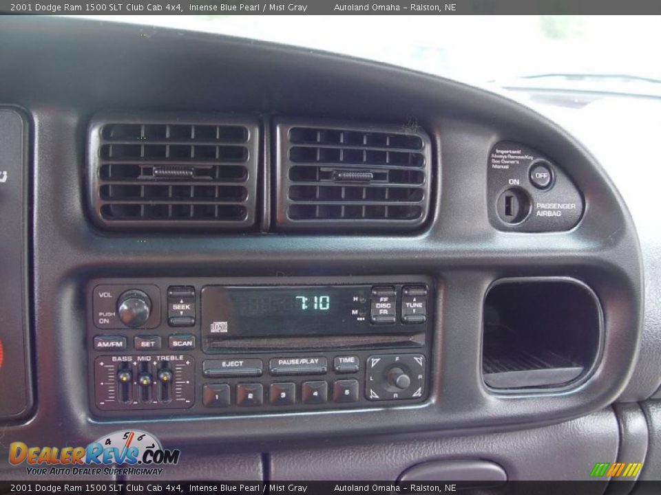 2001 Dodge Ram 1500 SLT Club Cab 4x4 Intense Blue Pearl / Mist Gray Photo #11