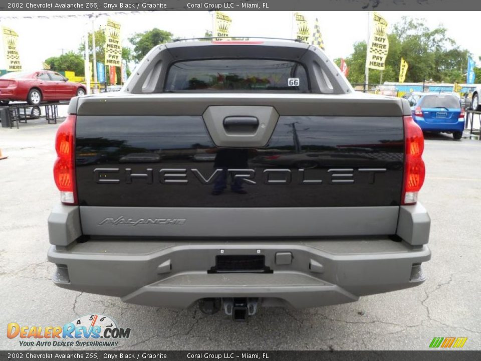 2002 Chevrolet Avalanche Z66 Onyx Black / Graphite Photo #5