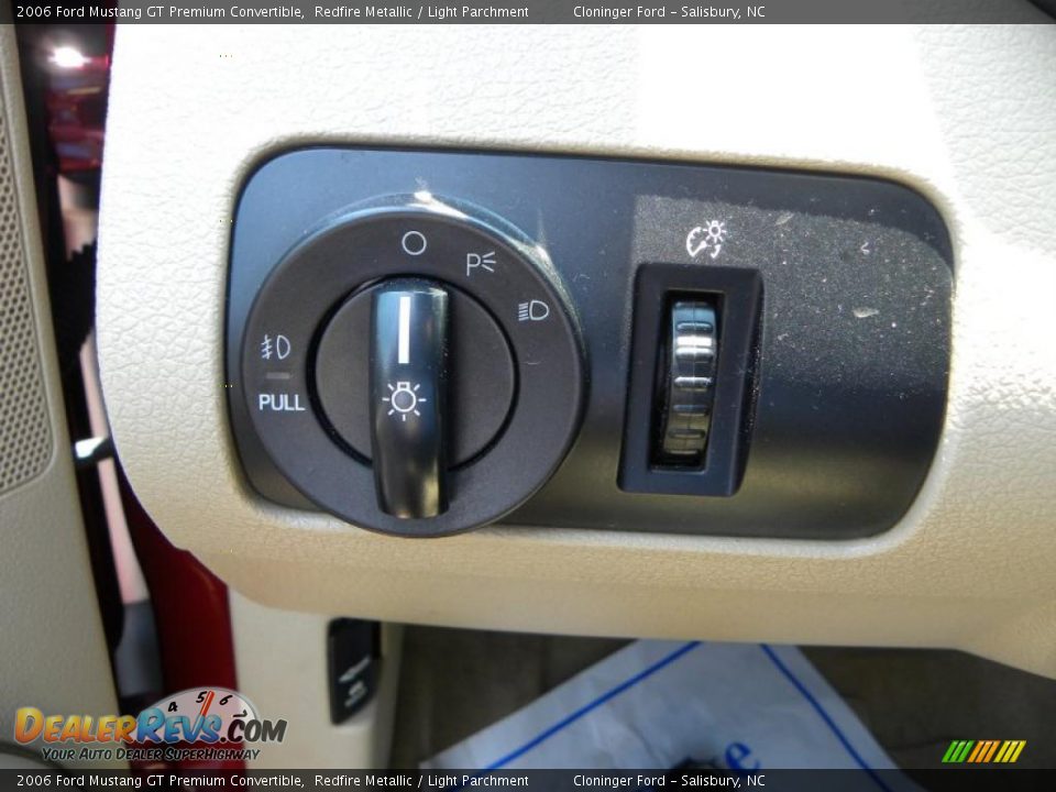 2006 Ford Mustang GT Premium Convertible Redfire Metallic / Light Parchment Photo #22