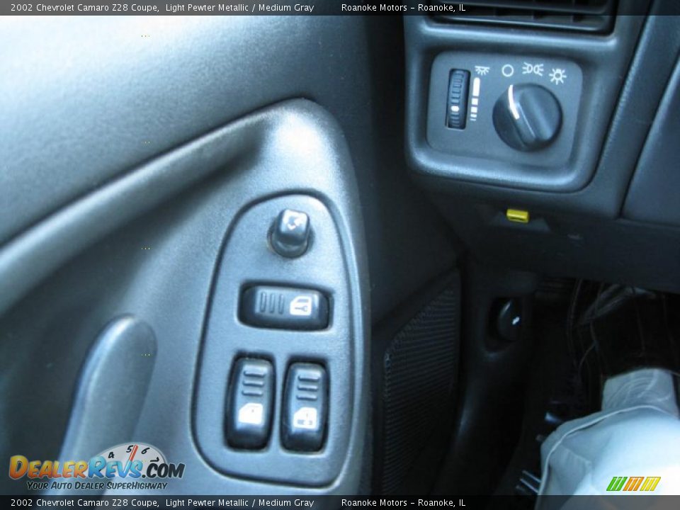 2002 Chevrolet Camaro Z28 Coupe Light Pewter Metallic / Medium Gray Photo #8