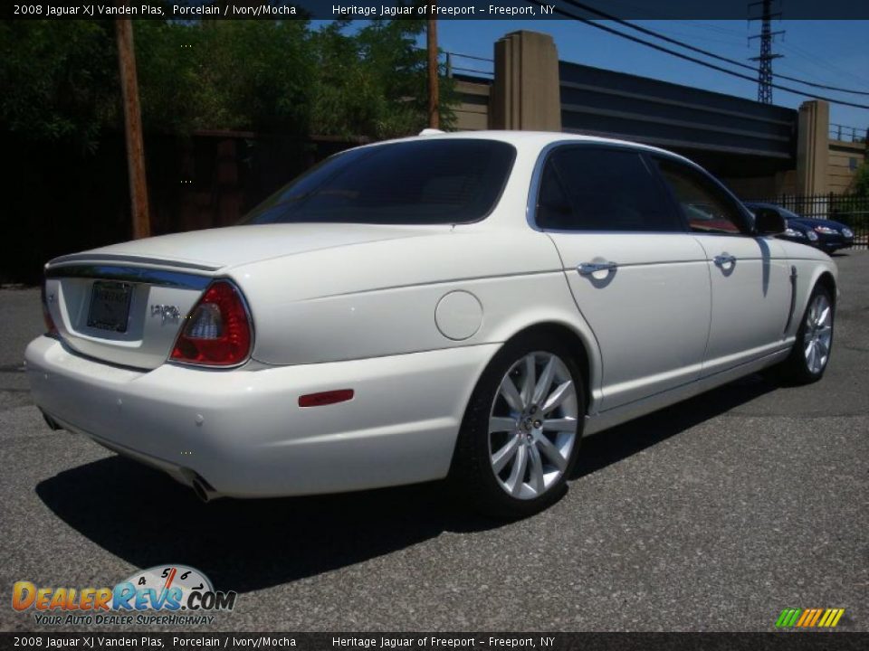 2008 Jaguar XJ Vanden Plas Porcelain / Ivory/Mocha Photo #7