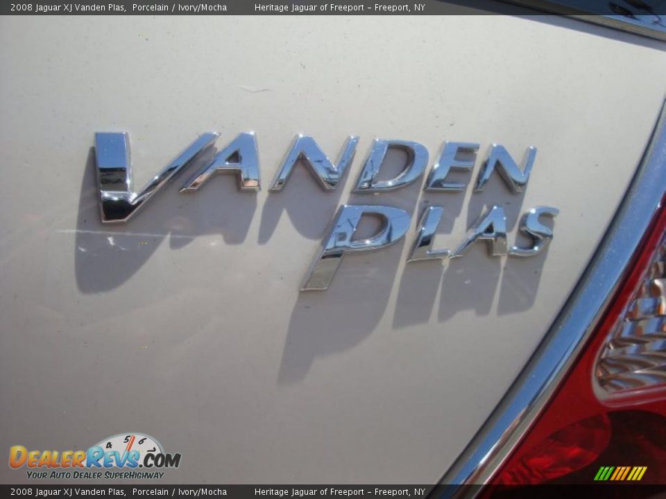 2008 Jaguar XJ Vanden Plas Porcelain / Ivory/Mocha Photo #10