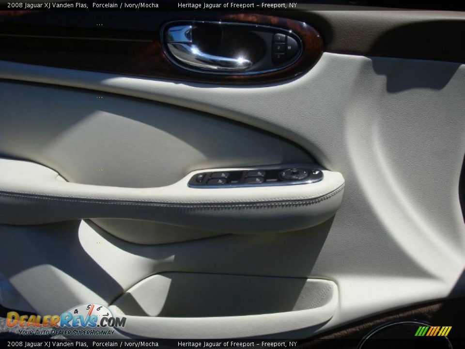 2008 Jaguar XJ Vanden Plas Porcelain / Ivory/Mocha Photo #13
