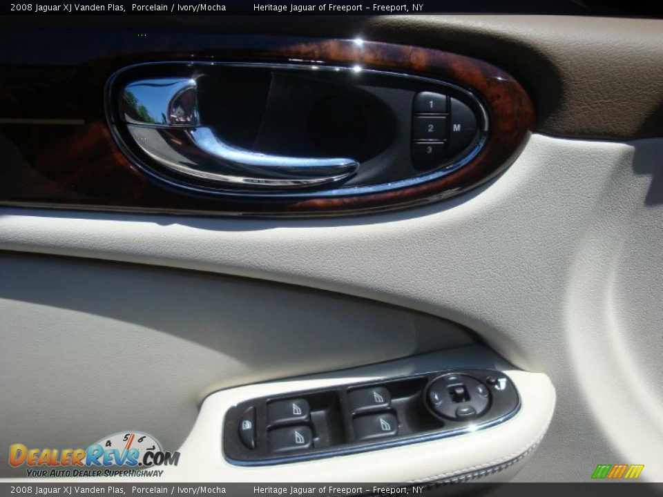 2008 Jaguar XJ Vanden Plas Porcelain / Ivory/Mocha Photo #17