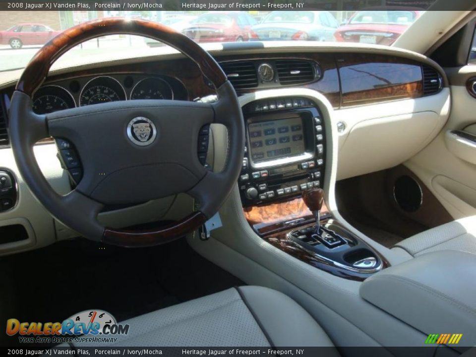 2008 Jaguar XJ Vanden Plas Porcelain / Ivory/Mocha Photo #18