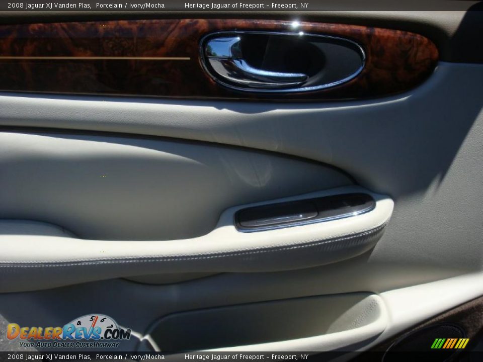 2008 Jaguar XJ Vanden Plas Porcelain / Ivory/Mocha Photo #19