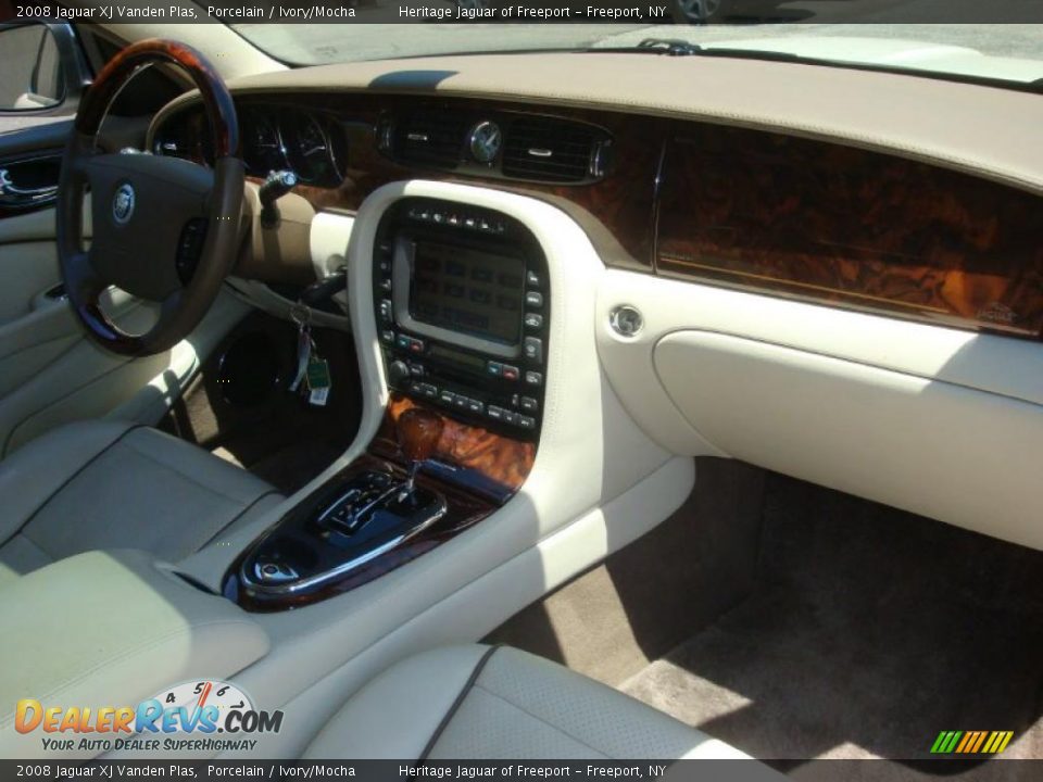 2008 Jaguar XJ Vanden Plas Porcelain / Ivory/Mocha Photo #30