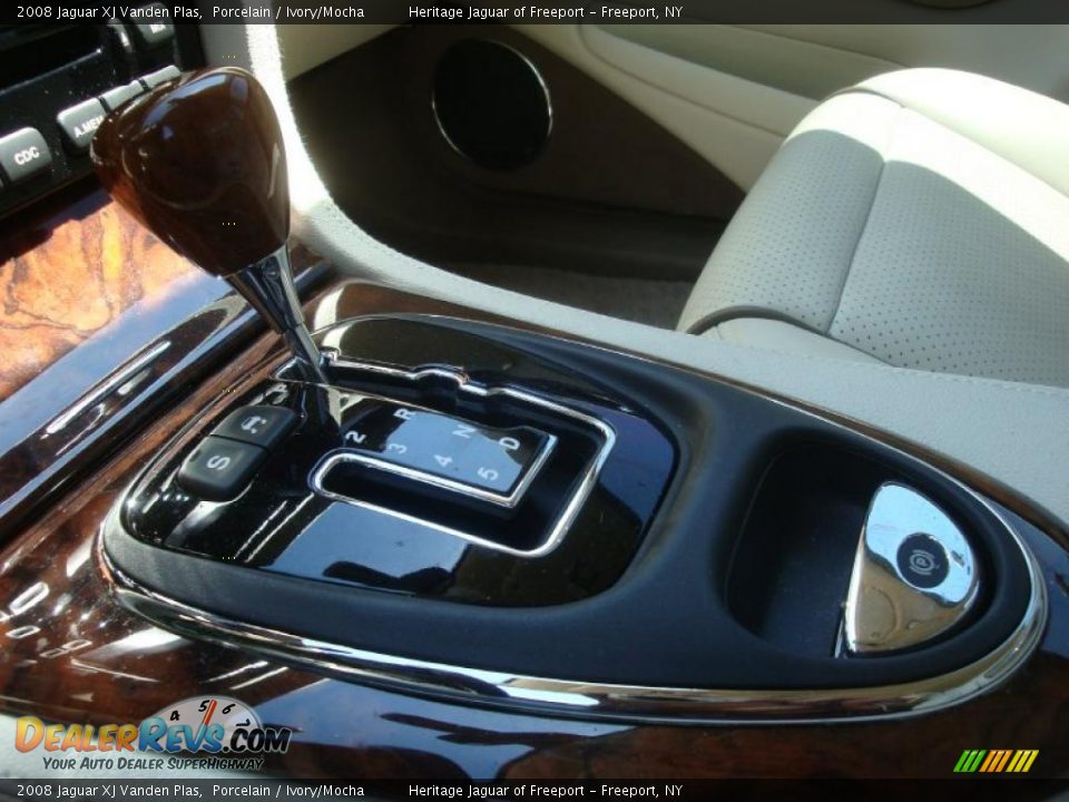 2008 Jaguar XJ Vanden Plas Porcelain / Ivory/Mocha Photo #36