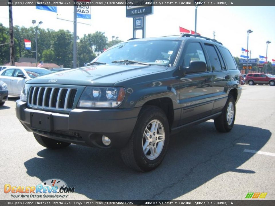 2004 Jeep Grand Cherokee Laredo 4x4 Onyx Green Pearl / Dark Slate Gray Photo #2