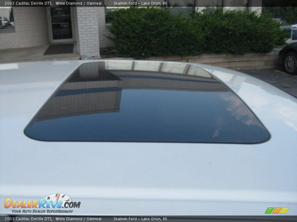 2003 Cadillac DeVille DTS White Diamond / Oatmeal Photo #14