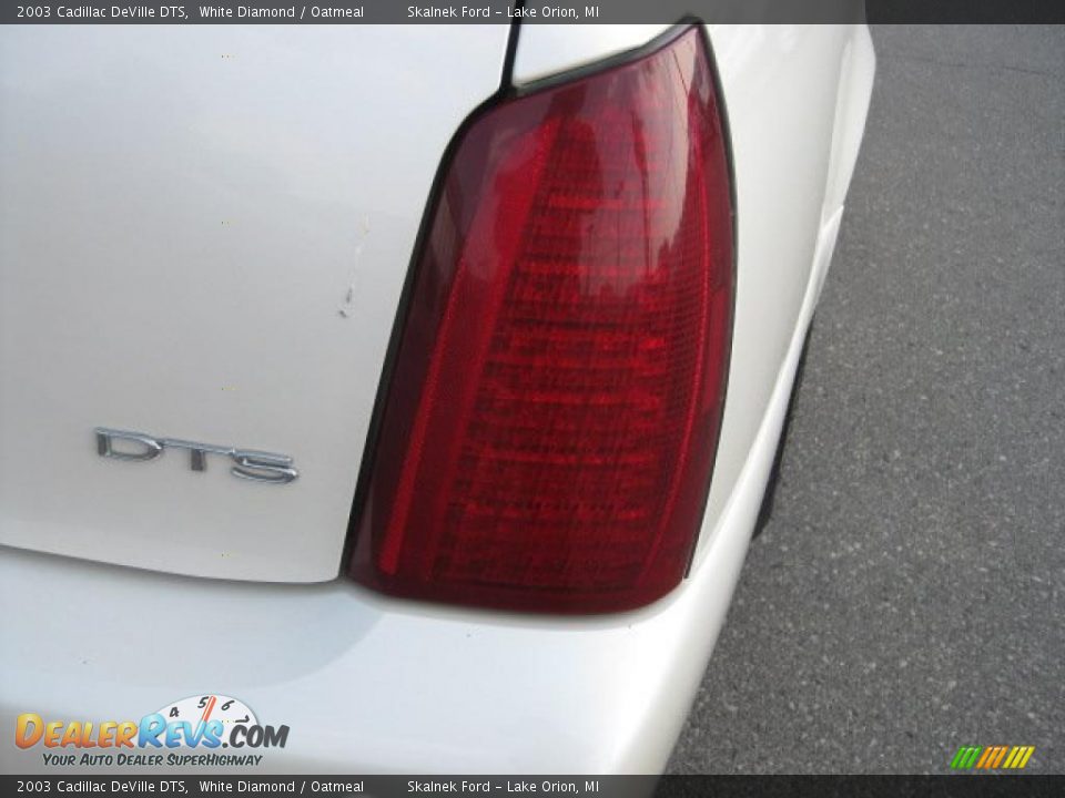 2003 Cadillac DeVille DTS White Diamond / Oatmeal Photo #16