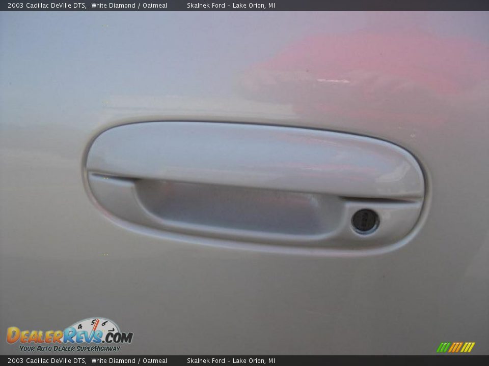 2003 Cadillac DeVille DTS White Diamond / Oatmeal Photo #17