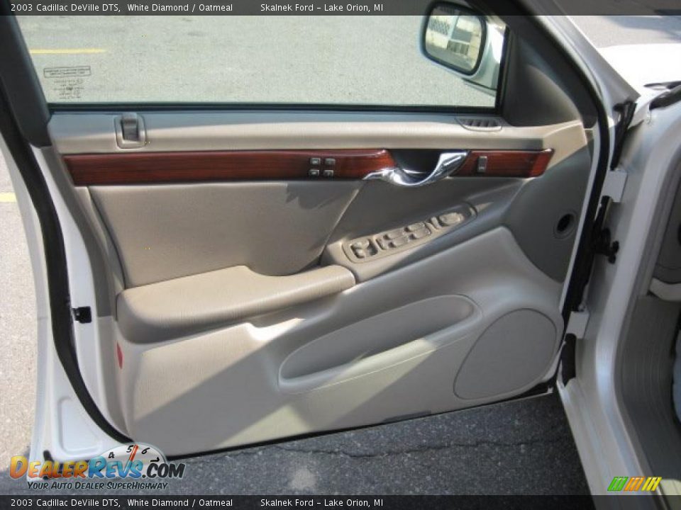 2003 Cadillac DeVille DTS White Diamond / Oatmeal Photo #21