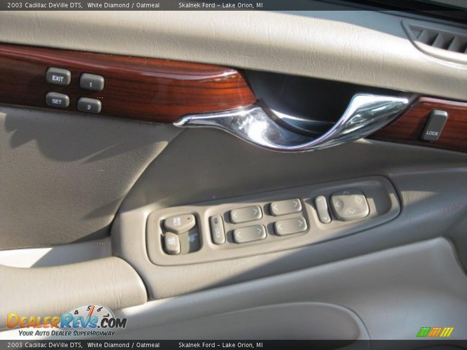 2003 Cadillac DeVille DTS White Diamond / Oatmeal Photo #22