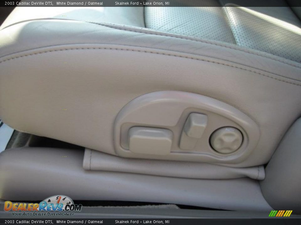2003 Cadillac DeVille DTS White Diamond / Oatmeal Photo #23