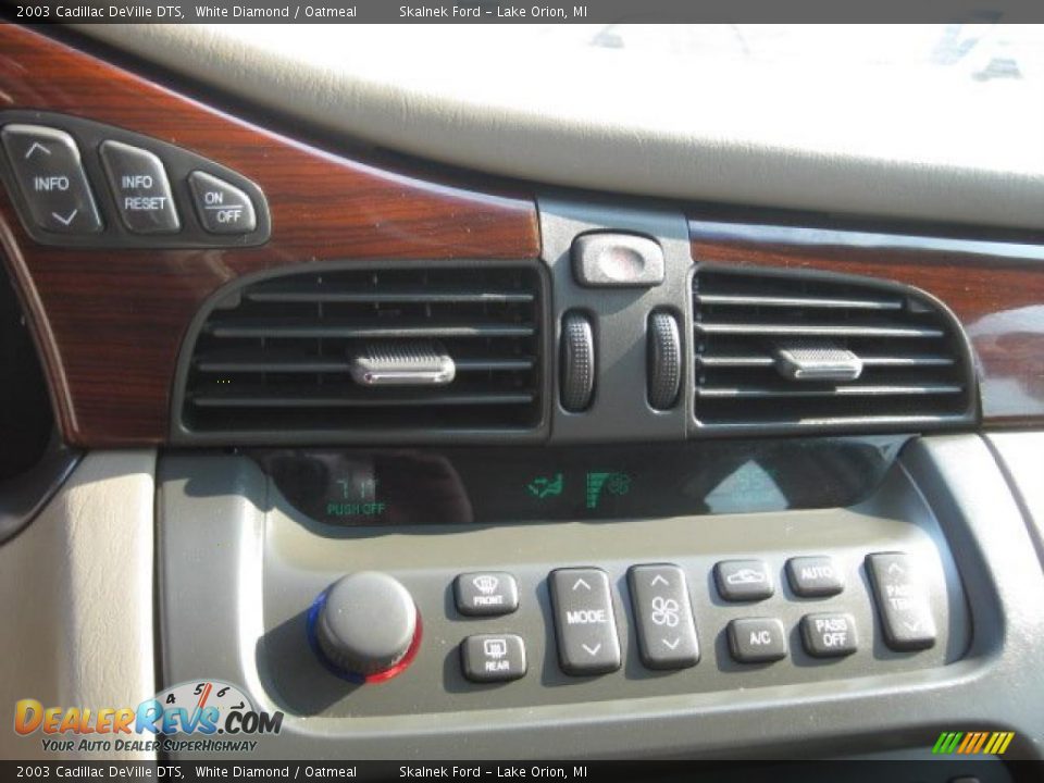 2003 Cadillac DeVille DTS White Diamond / Oatmeal Photo #27