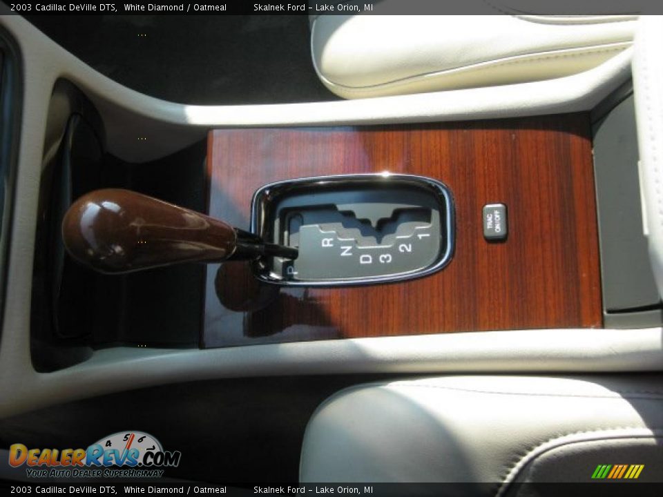 2003 Cadillac DeVille DTS White Diamond / Oatmeal Photo #29