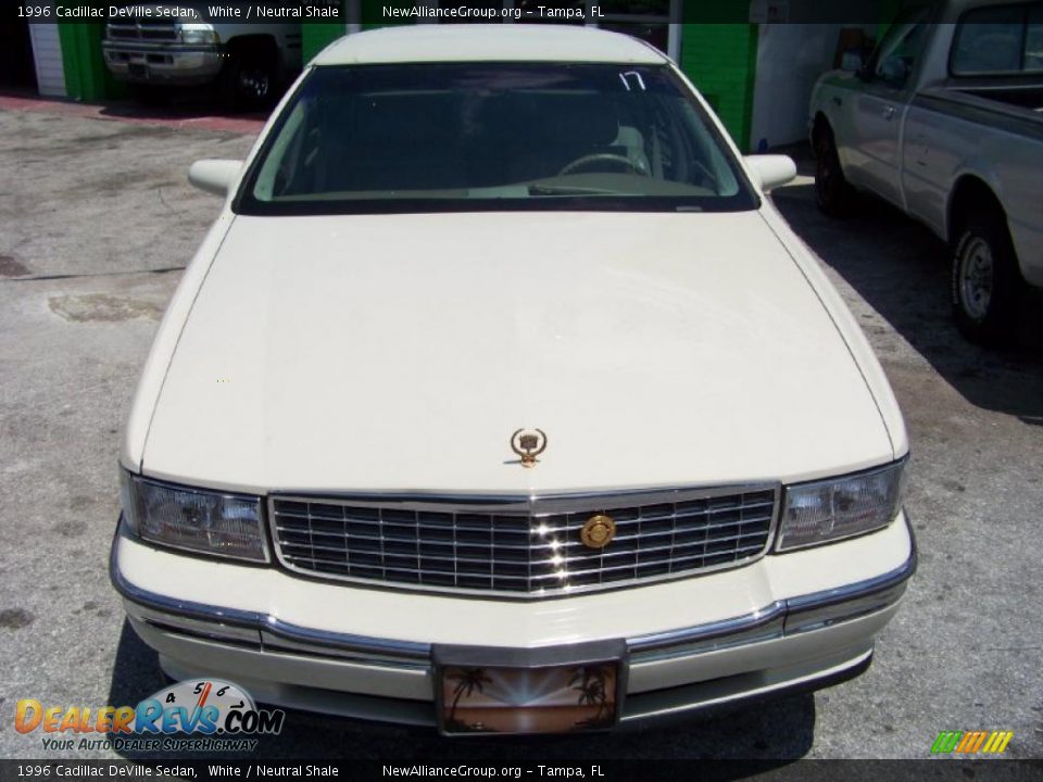 1996 Cadillac DeVille Sedan White / Neutral Shale Photo #2